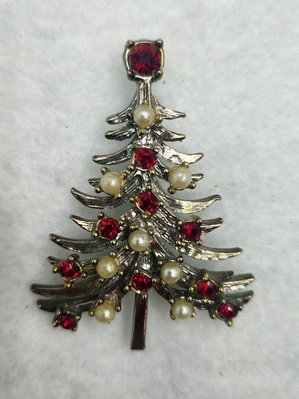 Vintage MYLU Christmas Tree Brooch Gold Tone Red Rhinestones Faux Pearls